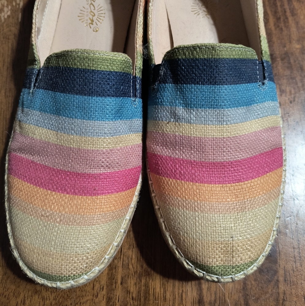 NWOT Beacon Espadrilles ladies size 8.5